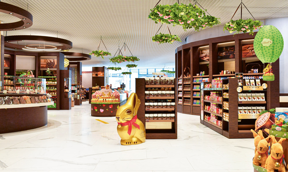 A Lindt shop at Easter time (Photo)