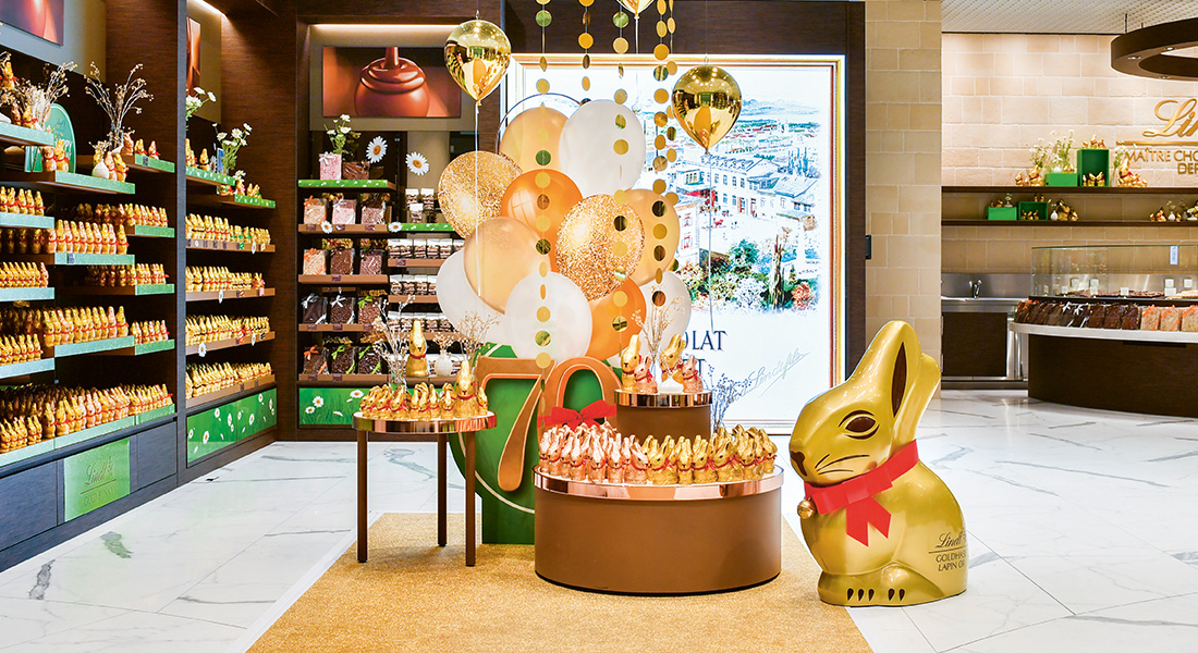 Gold Bunnies in the world's largest Lindt shop in Kilchberg (Photo)