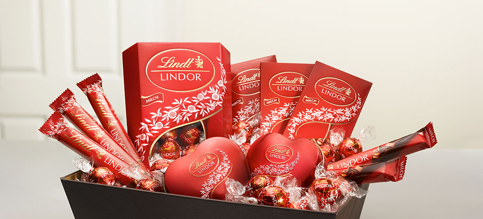 A gift basket with all-red Lindt products (Photo)