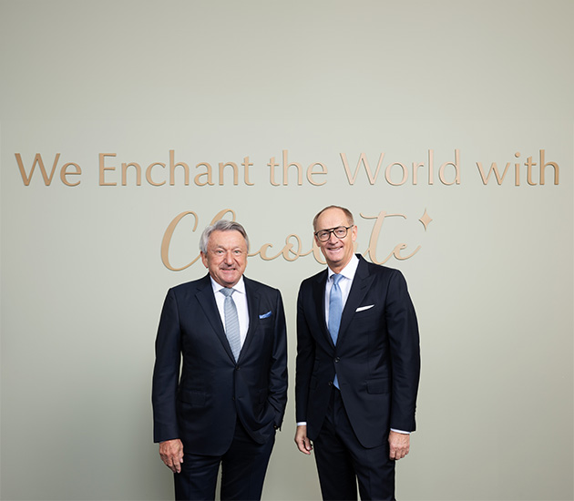Ernst Tanner and Adalbert Lechner infront of the Lindt logoPhoto (Photo)
