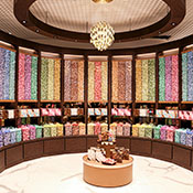 Glamour shot of a lindt store (Photo)